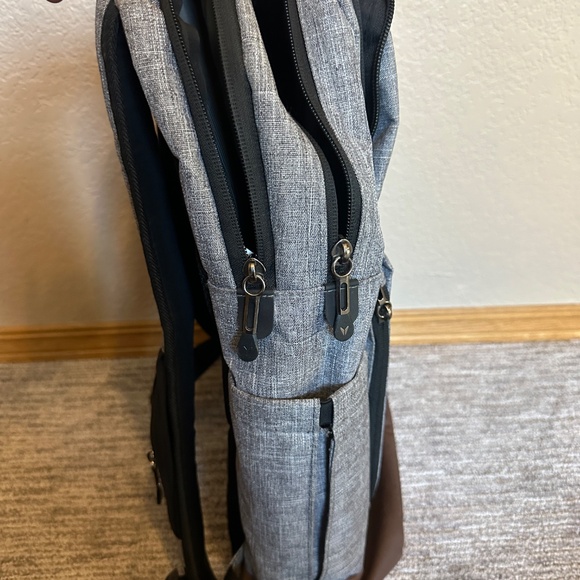 Bondka Heavy duty padded Laptop Backpack EUC - Picture 3 of 9